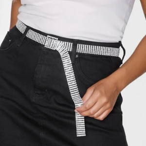 Strassbälte kedja silver nelly - Strassbälte från Nelly 