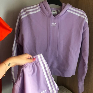 Adidas-set  - Lila adidas-set. Storlek 38. Shorts + hoodie.