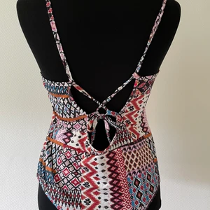 Mönstrad baddräkt - I väldigt tunt material! 