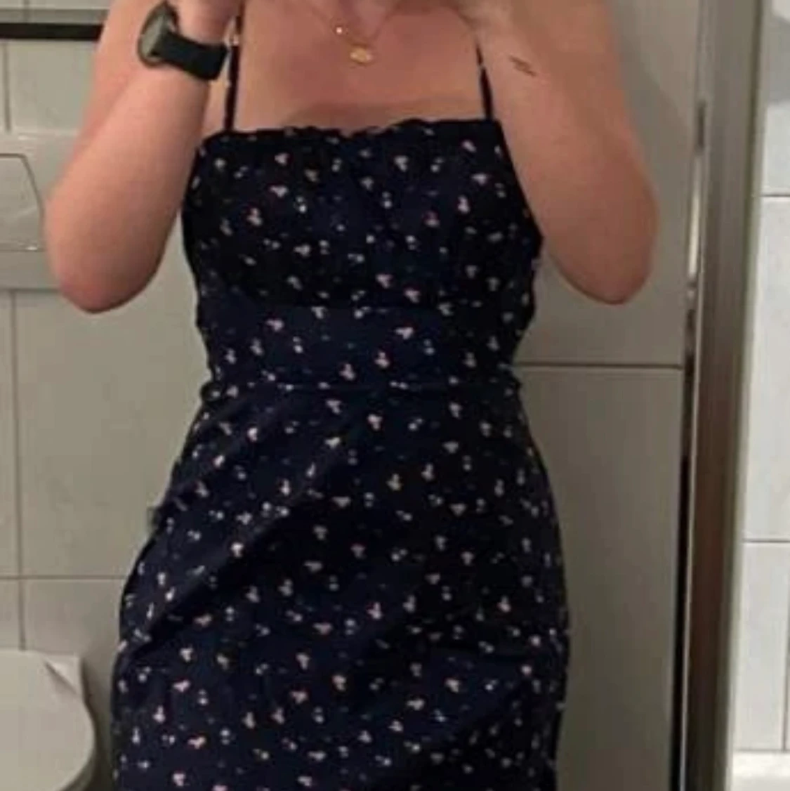 Klänning med öppen rygg - 90