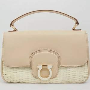 Salvatore Ferragamo Braiding Gold Fittings Gancini Dy-21 C477 Women 'S Handbag  returns or refunds for personal reasons such as the size does not fit or the image is different. If you are worried, please feel free to contact us.-------------------------Payment-------------------------We accept PayPal or Credit card, Apple,Google pay.-------------------------International Shipping-------------------------Your order will be dispatched to you within 10 business days from the date of payment.