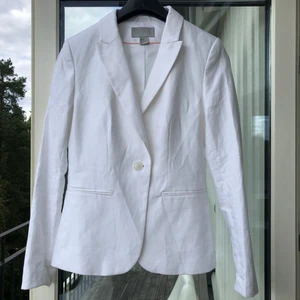 Vit Kavaj! - Vit lite oversized kavaj från Hm. Storlek 38. Pris 200kr+frakt. 