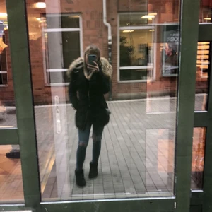 Hollies jacka - Storlek 36, köptes 2019 vinter. Jättefint skick, nypris 4500. Köparen står för frakten 