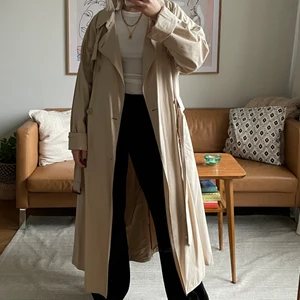 Oversized vintage trenchcoat  - Superfin Oversized vintage trenchcoat köpt second hand 