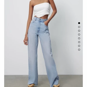 Blå raka Zara jeans - Långa blå Zara premium jeans i storlek 38 men ganska små i storlek, passar mer en 36a.