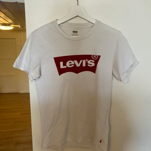 levis t-shirt - använd, men i fint skick! 