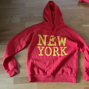 Tröja  - Den är aldrig använda 