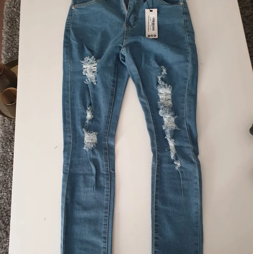 Helt nya oanvända skinny jeans från Boohoo, stl 36. Jeans & Byxor.