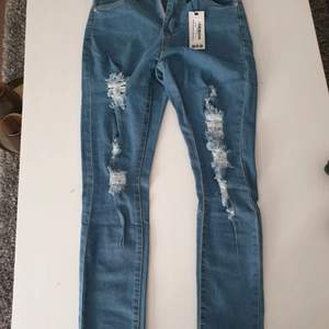 Helt nya oanvända skinny jeans från Boohoo, stl 36