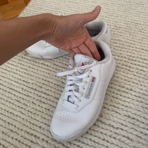 REEBOK CLASSIC  - Fint skick 