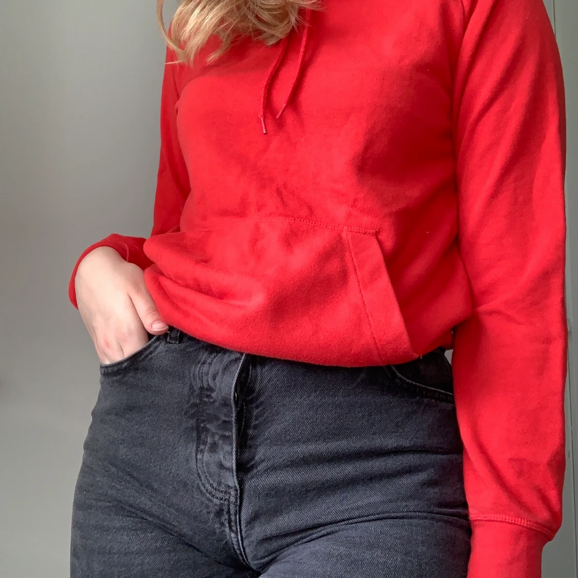 Röd hoodie i storlek xs 