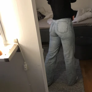 Monki jeans strl 25 - Supersnygga byxor från monki. Säljer pga att de inte kommer till användning. Köparen står för frakten. Originalpris 399😍🥰❤️