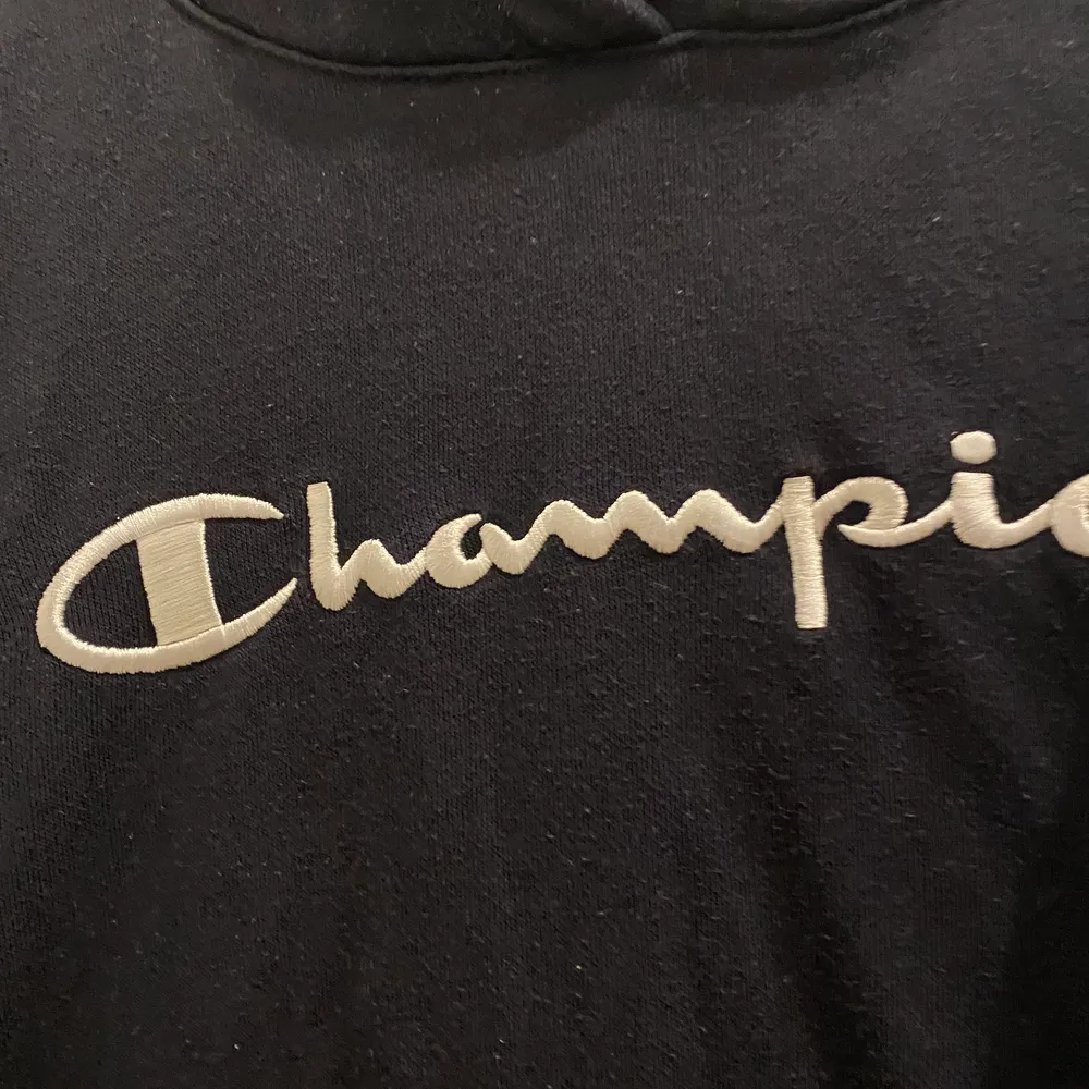 Champion oversized vintage mörkblåa hoodie i storlek S . Hoodies.