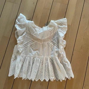 Topp - Somrig vit topp från Zara storlek S 