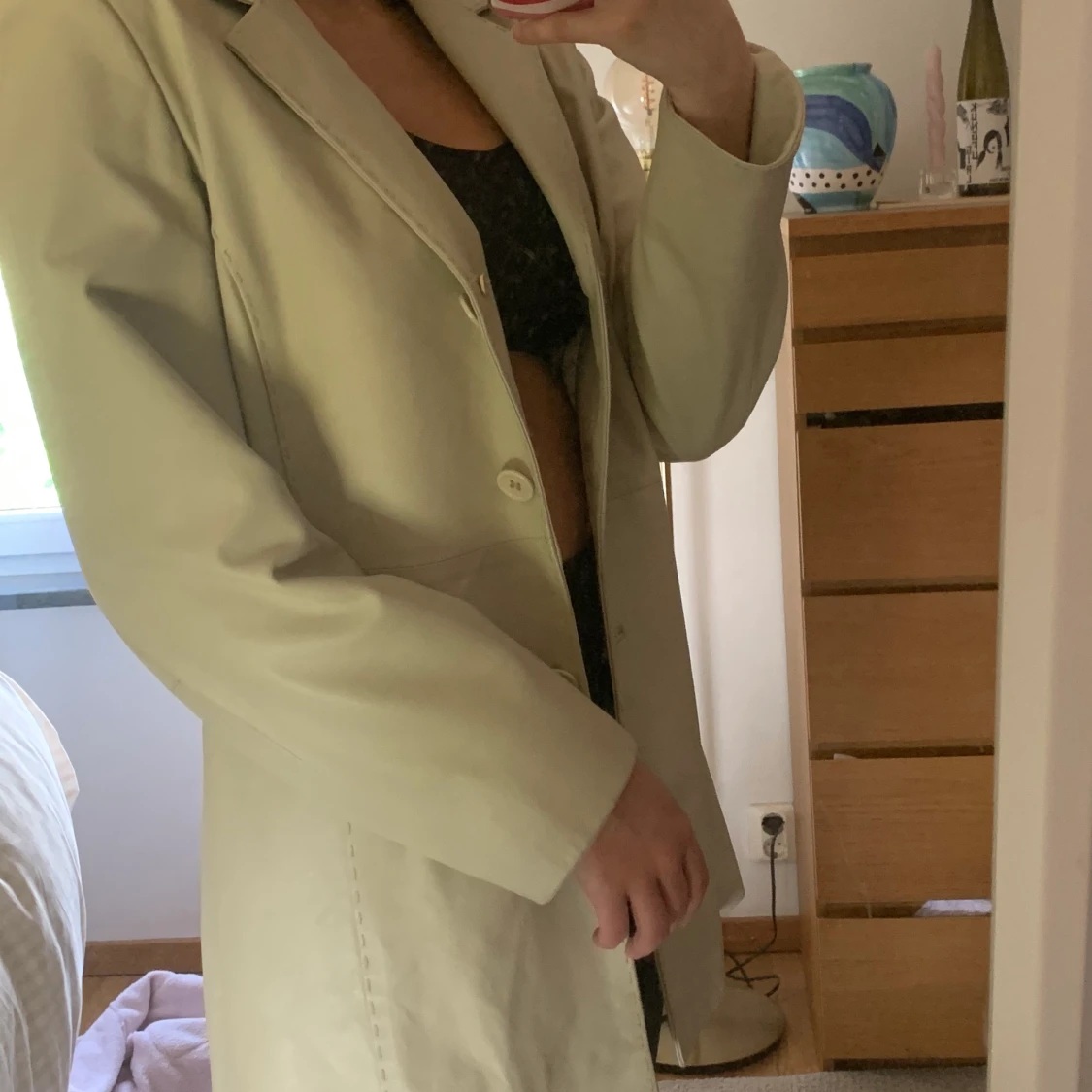 Beige läder-kavaj (vet inte säkert om det är äkta läder eller inte då den är köpt second hand)  - 90