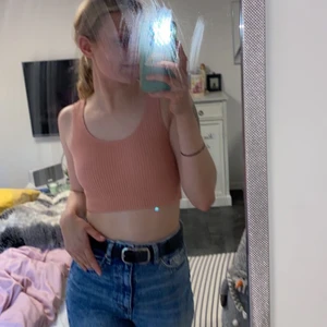 Ribbad topp - En somrig ribbad topp från BikBok 