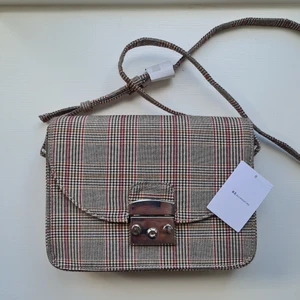 Brand new checked bag - Dimensions 23x18x7 cm