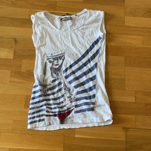 t-shirt - Den är aldrig använda 