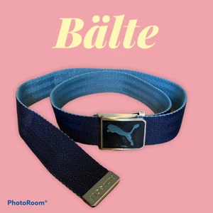 Puma bälte - Blått puma bälte som kan bäras med mörkblå eller ljusblå sidan<3 Köpt på secondhand och är i riktigt bra skick så skulle säga att den knappt är använd! 💙Köparen står för frakt💙
