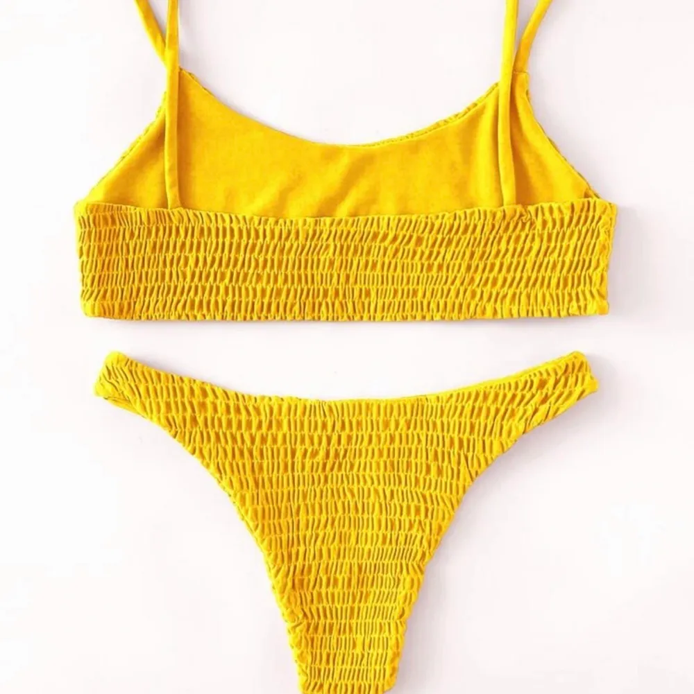En gul bikini ifrån Shein i strl S. För liten för mig så skulle passa någon med liten byst t.ex 70/75 A/B 80kr + frakt💕 Aldrig använd!. Övrigt.