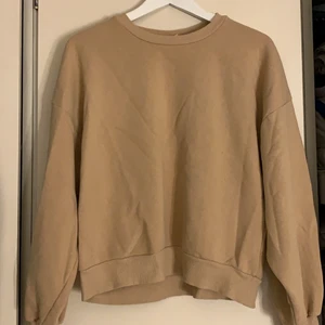 Tröja från Gina tricot - Skön tröja från Gina i storlek M. Köparen står för frakten