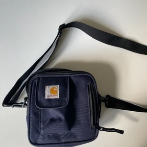 Carhartt väska marinblå  - Aldrig använd väska ifrån Carhartt i mörkblå