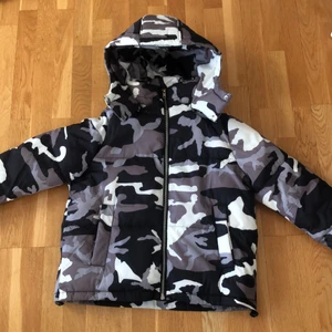 Jacka från Nakd - Vinterjacka från Nakd. Frakt tillkommer. Skriv till mig privat om du är intresserad :)