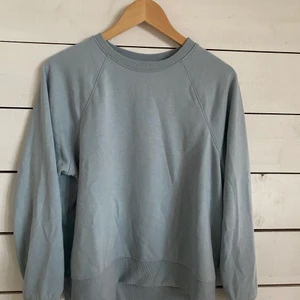 Collegetröja  - Ljusblå collegetröja från HM! 💜💜