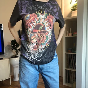 ED HARDY TRÖJA  - En Ed Hardy tröja i bra skick! Köpare står för frakt!🥰