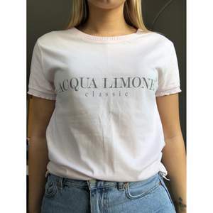 Ljusrosa Acqua Limone T-Shirt i storlek XS. Jättefin till sommaren! Som ny💗