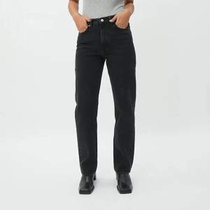 Grå/svarta raka jeans Weekday i modellen Voyage, storlek 28/26🖤
