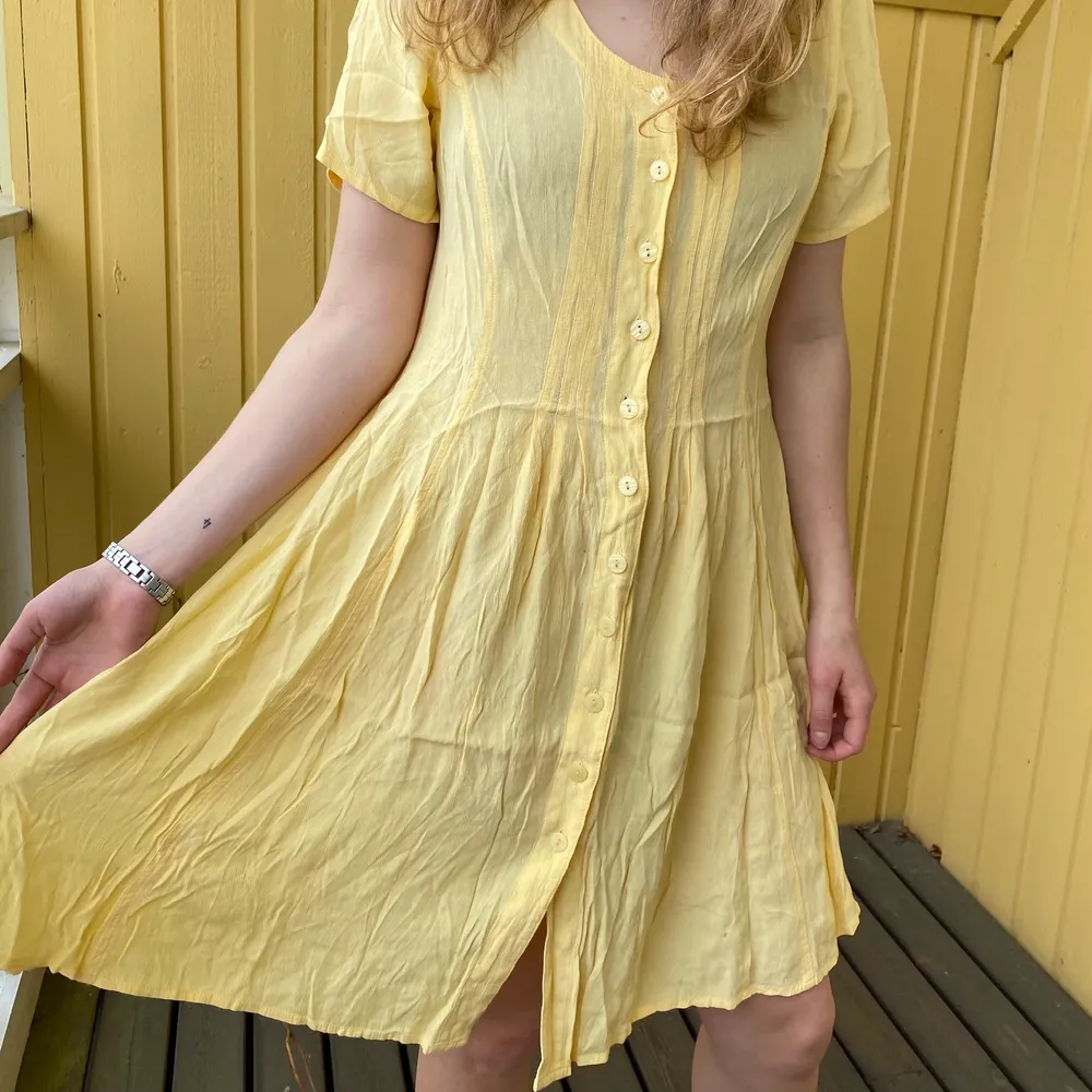 Vintage yellow dress . Klänningar.
