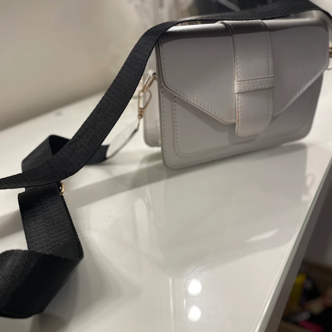 Vit axelväska  - 91