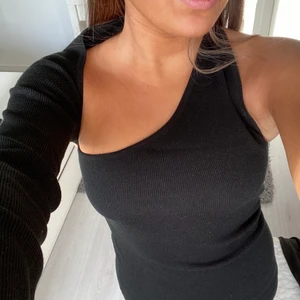 Svart klänning  - Köpt ifrån asos, 339kr nypris, endast testad 