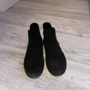 Ett par skor jag fått som ej passar längre 