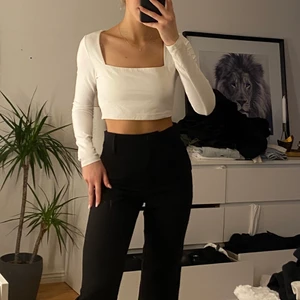 Chiquelle topp - En super fin topp köpt på chiquelle. Knappt använd och i bra skick. Nypris 349 säljer för 130kr. Frakt spårbart 66kr, ej spårbart 48kr💕