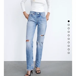 Mid Rise jeans - Zara mid Rise jeans. Aldrig andvända med lappen kvar. Stl 38 men lite mer som 36 och passar även 34 för lite oversized!💘