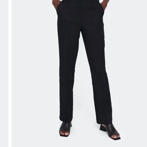 Kostymbyxor - Jättesnygga kostymbyxorna från bik bok men som tyvärr har blivit för korta är storlek 34