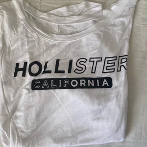 Hollister t-shirt  - En enkel hollister T-shirt, inga upptäckta defekter. Köpare står för frakt.