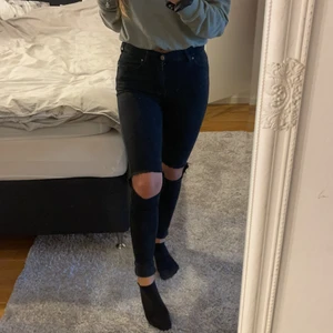 Dr Denim Lexy  - Svarta tighta byxor från Dr Denim. Lagom stretch! 