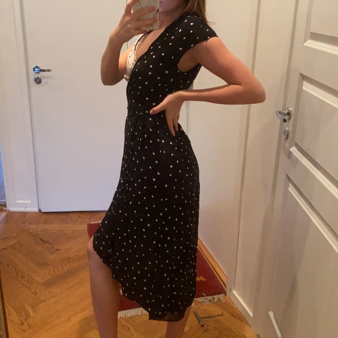 Svart och vit omlottklänning 