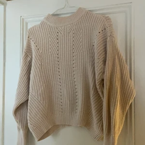 Stickad tröja - Hel och ren. Samfraktar med övriga anonnser