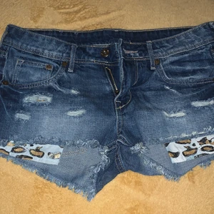 Blå shorts - Vet ej vad jag ska säga