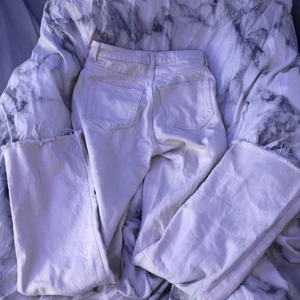 beige jeans från bikbok - säljer pga använder inte så mycket, nytt skick! Priset kan diskuteras. Skulle säga att dom passar på 160-170 ☺️