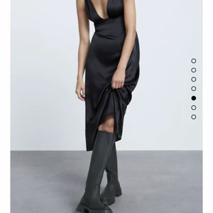 Stövlar - Säljer mina Zara stövlar i storlek 41. De är helt oanvända med prislapp kvar och även slutsålda i alla storlekar på hemsidan! Säljer då jag köpte ett par andra. Skriv för bilder ☺️