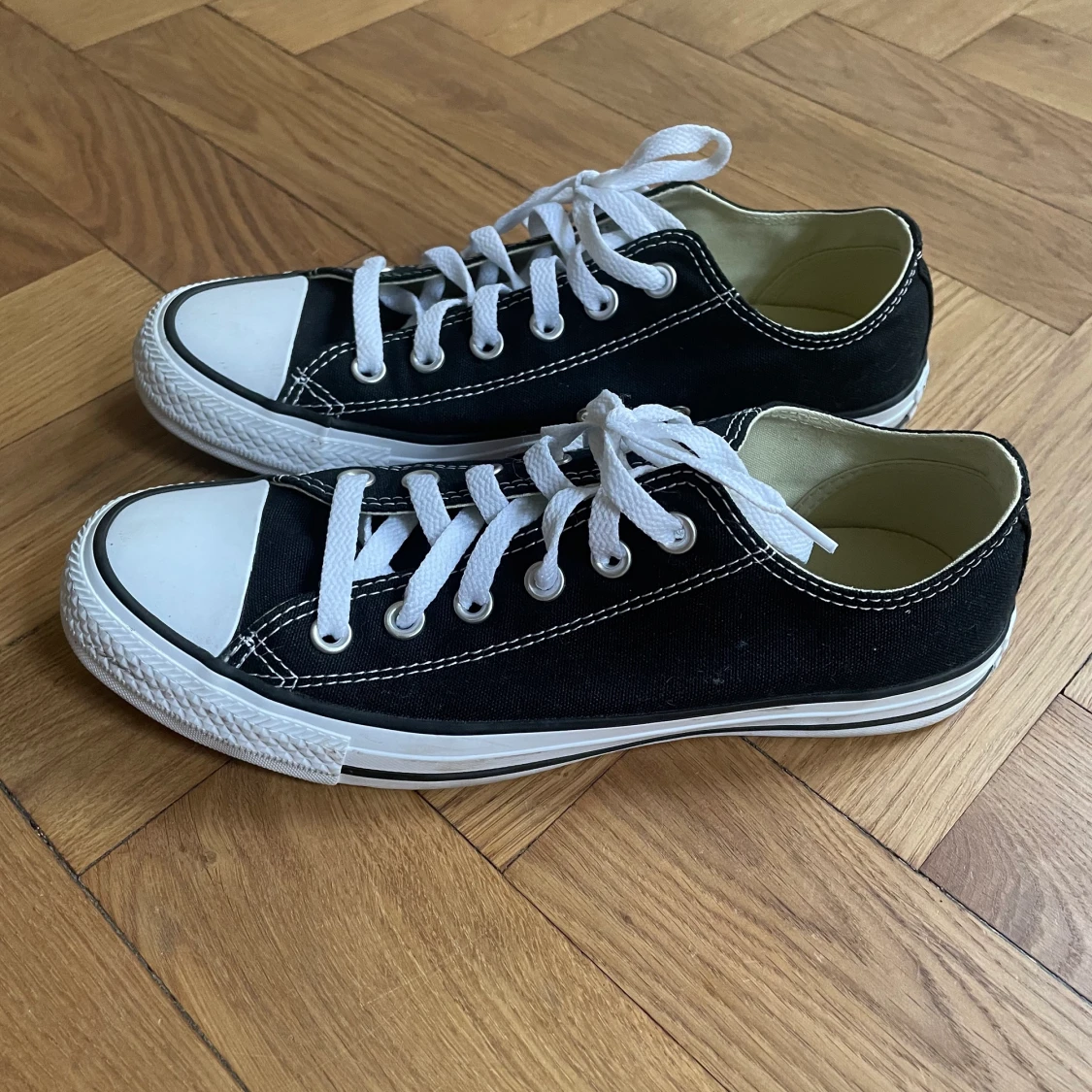 Converse svarta - oanvända  - 90