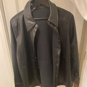 Oversized läder jacka från Gina  - (Inte riktigt läder) köparen står för frakten ❣️