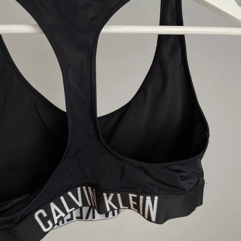 Säljer min bikiniöverdel från Calvin Klein. Aldrig använd, köpt hos återförsäljare på Gotland. Nypris 600kr. Övrigt.