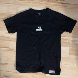 We The Best, Dj Khaled merch från märket Diamond, från USA. Storlek S✨ 20kr