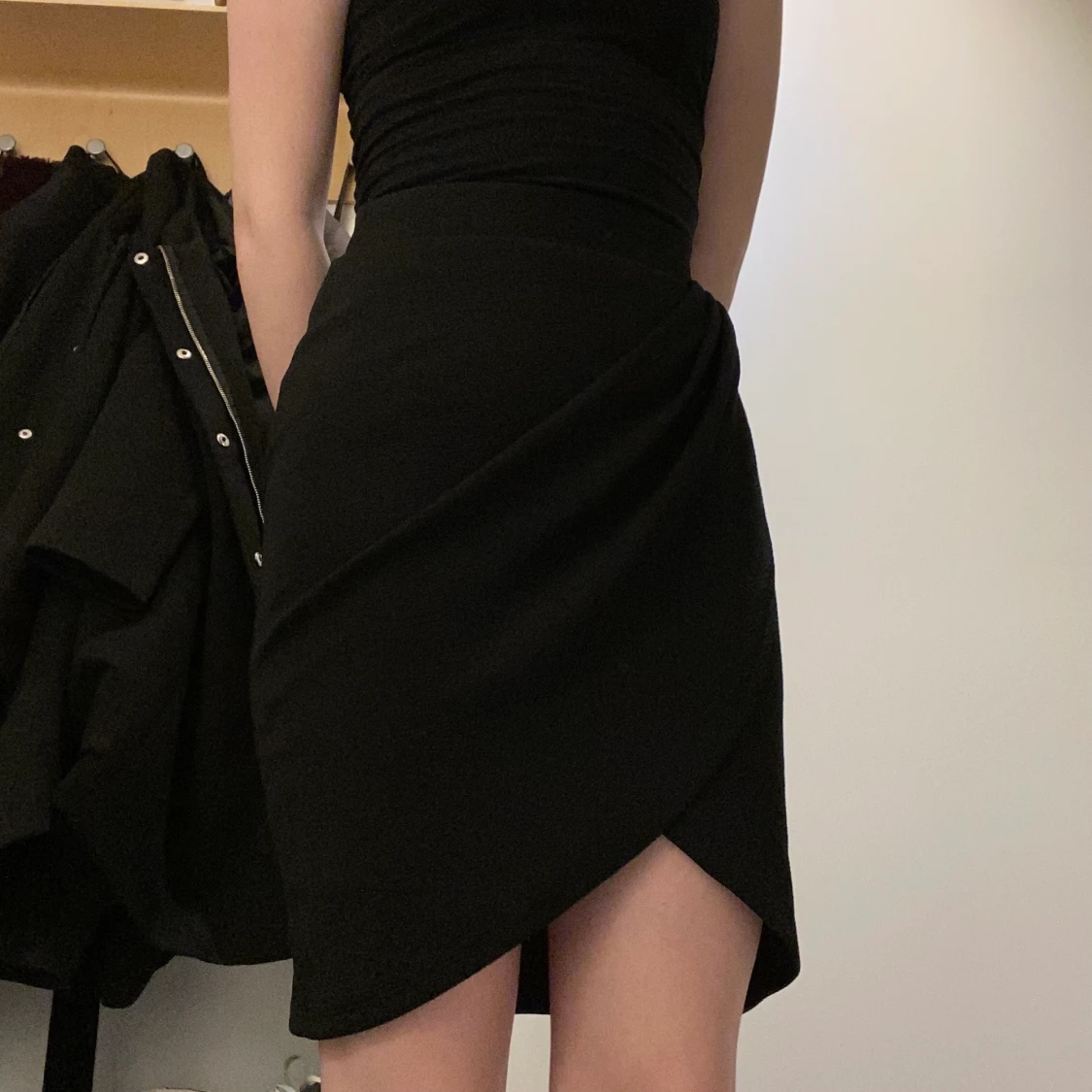 Svart omlottkjol - 90